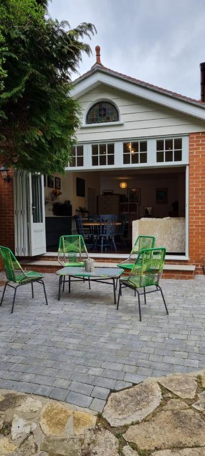 Peaceful Getaway In Forested Park Bournemouth Exterior photo