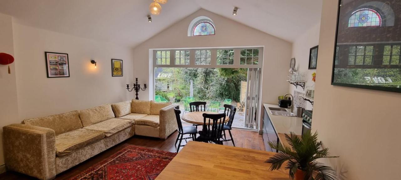 Peaceful Getaway In Forested Park Bournemouth Exterior photo